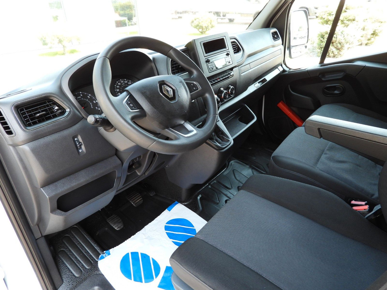 Renault MASTER PRITSCHE PLANE AUFZUG 10 PALETTEN WEBAST - Dostavno vozilo sa ceradom: slika 2 Renault MASTER PRITSCHE PLANE AUFZUG 10 PALETTEN WEBAST - Dostavno vozilo sa ceradom: slika 2