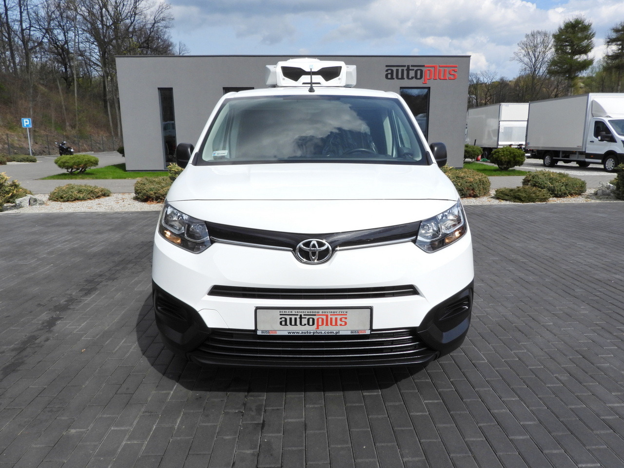 TOYOTA PROACE CITY REFRIGERATOR VAN -15*C POWER SUPPLY 230V CRUISE CONTROL AIR CONDITIONING 100HP - Dostavno vozilo hladnjača: slika 5 TOYOTA PROACE CITY REFRIGERATOR VAN -15*C POWER SUPPLY 230V CRUISE CONTROL AIR CONDITIONING 100HP - Dostavno vozilo hladnjača: slika 5