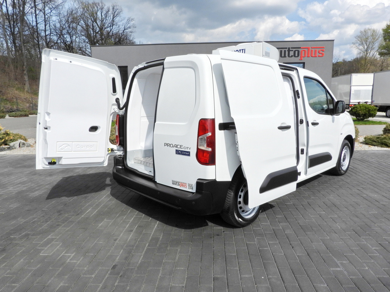 TOYOTA PROACE CITY REFRIGERATOR VAN -15*C POWER SUPPLY 230V CRUISE CONTROL AIR CONDITIONING 100HP - Dostavno vozilo hladnjača: slika 3 TOYOTA PROACE CITY REFRIGERATOR VAN -15*C POWER SUPPLY 230V CRUISE CONTROL AIR CONDITIONING 100HP - Dostavno vozilo hladnjača: slika 3