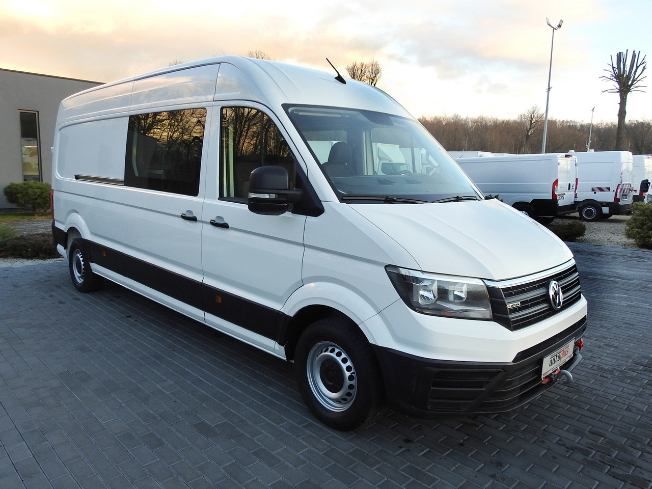 VOLKSWAGEN CRAFTER 4X4 4MOTION BOX DELIVERY VAN 7 SEATS AIR CONDITIONING 140HP - Furgon: slika 4 VOLKSWAGEN CRAFTER 4X4 4MOTION BOX DELIVERY VAN 7 SEATS AIR CONDITIONING 140HP - Furgon: slika 4