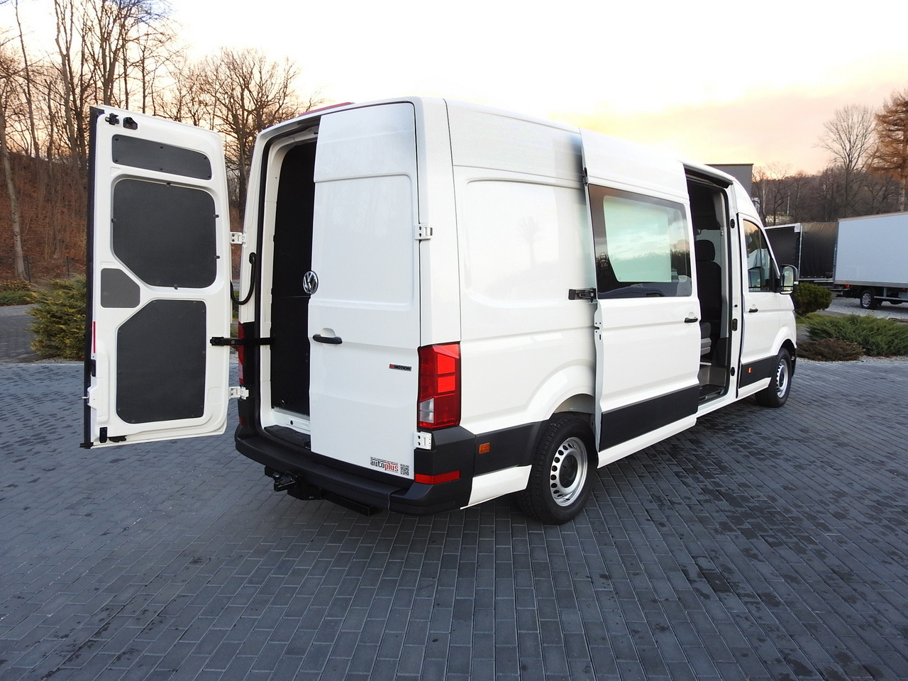 VOLKSWAGEN CRAFTER 4X4 4MOTION BOX DELIVERY VAN 7 SEATS AIR CONDITIONING 140HP - Furgon: slika 3 VOLKSWAGEN CRAFTER 4X4 4MOTION BOX DELIVERY VAN 7 SEATS AIR CONDITIONING 140HP - Furgon: slika 3