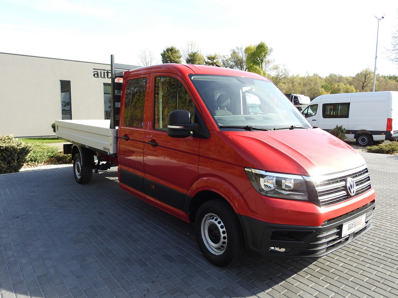 VOLKSWAGEN CRAFTER STAKE BODY DOUBLE CABIN DOKA 7 SEATS AIR CONDITIONING 140HP - Dostavno vozilo sa duplom kabinom: slika 4 VOLKSWAGEN CRAFTER STAKE BODY DOUBLE CABIN DOKA 7 SEATS AIR CONDITIONING 140HP - Dostavno vozilo sa duplom kabinom: slika 4