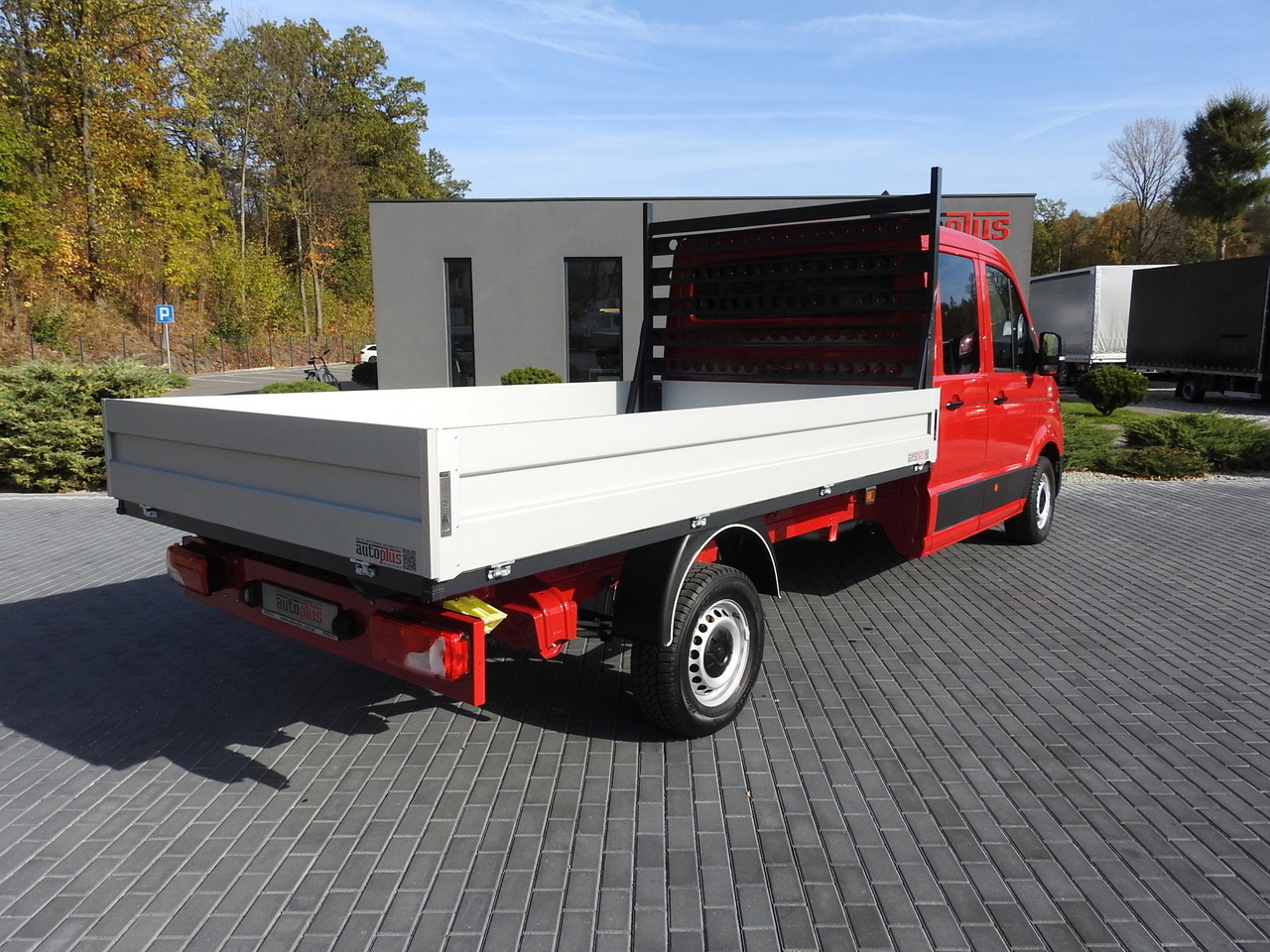 VOLKSWAGEN CRAFTER STAKE BODY DOUBLE CABIN DOKA 7 SEATS AIR CONDITIONING 140HP - Dostavno vozilo sa otvorenom sandukom: slika 3 VOLKSWAGEN CRAFTER STAKE BODY DOUBLE CABIN DOKA 7 SEATS AIR CONDITIONING 140HP - Dostavno vozilo sa otvorenom sandukom: slika 3