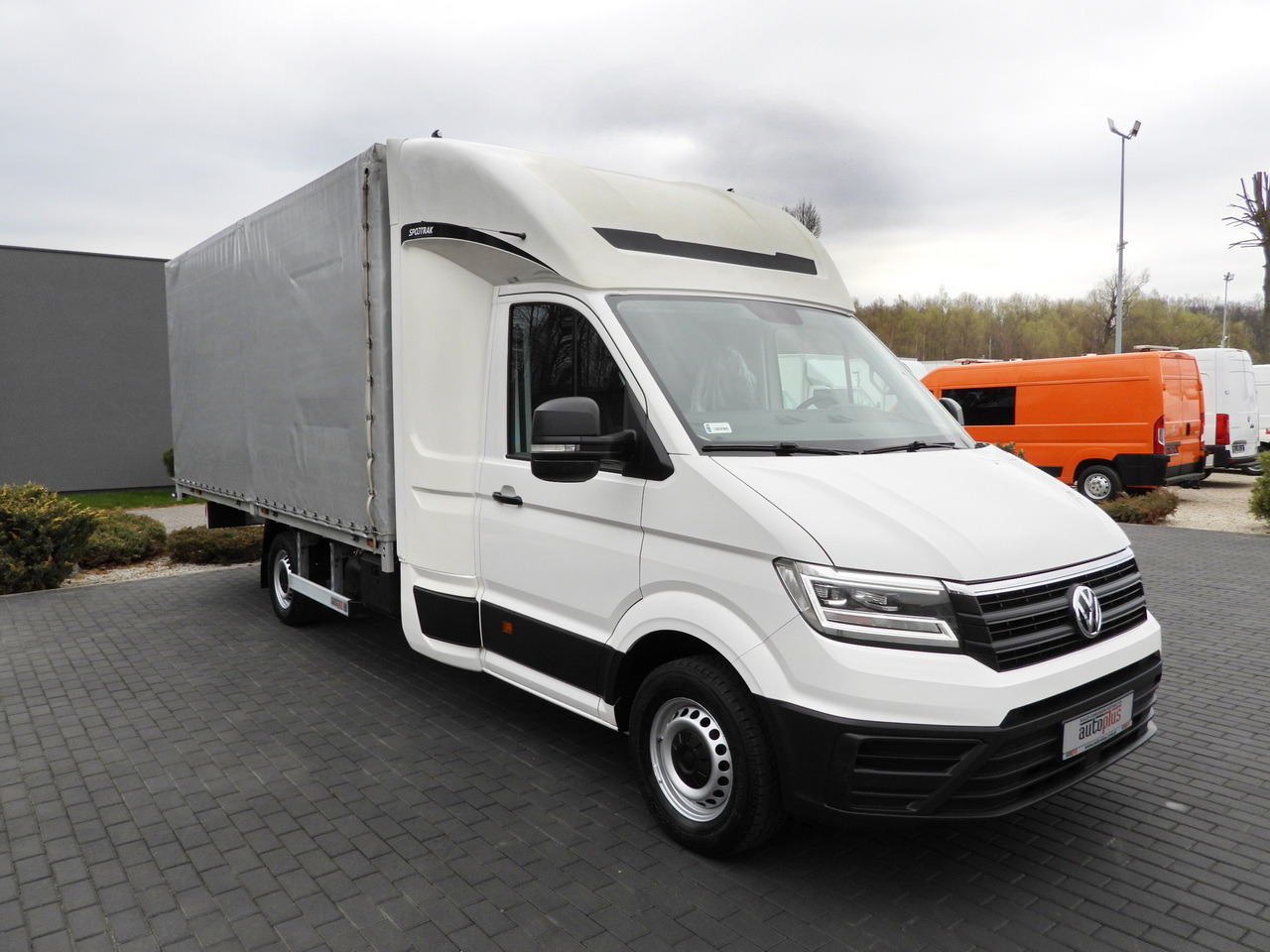 VOLKSWAGEN CRAFTER TARPAULIN 10 PALLETS WEBASTO CRUISE CONTROL LED LIGHTS 180HP - Dostavno vozilo sa ceradom: slika 4 VOLKSWAGEN CRAFTER TARPAULIN 10 PALLETS WEBASTO CRUISE CONTROL LED LIGHTS 180HP - Dostavno vozilo sa ceradom: slika 4