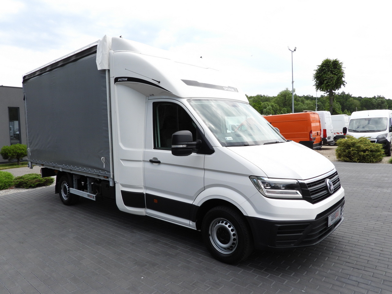 VOLKSWAGEN CRAFTER TARPAULIN 8 PALLETS CRUISE CONTROL LED LIGHTS AIR CONDITIONING 180HP - Dostavno vozilo sa ceradom: slika 4 VOLKSWAGEN CRAFTER TARPAULIN 8 PALLETS CRUISE CONTROL LED LIGHTS AIR CONDITIONING 180HP - Dostavno vozilo sa ceradom: slika 4