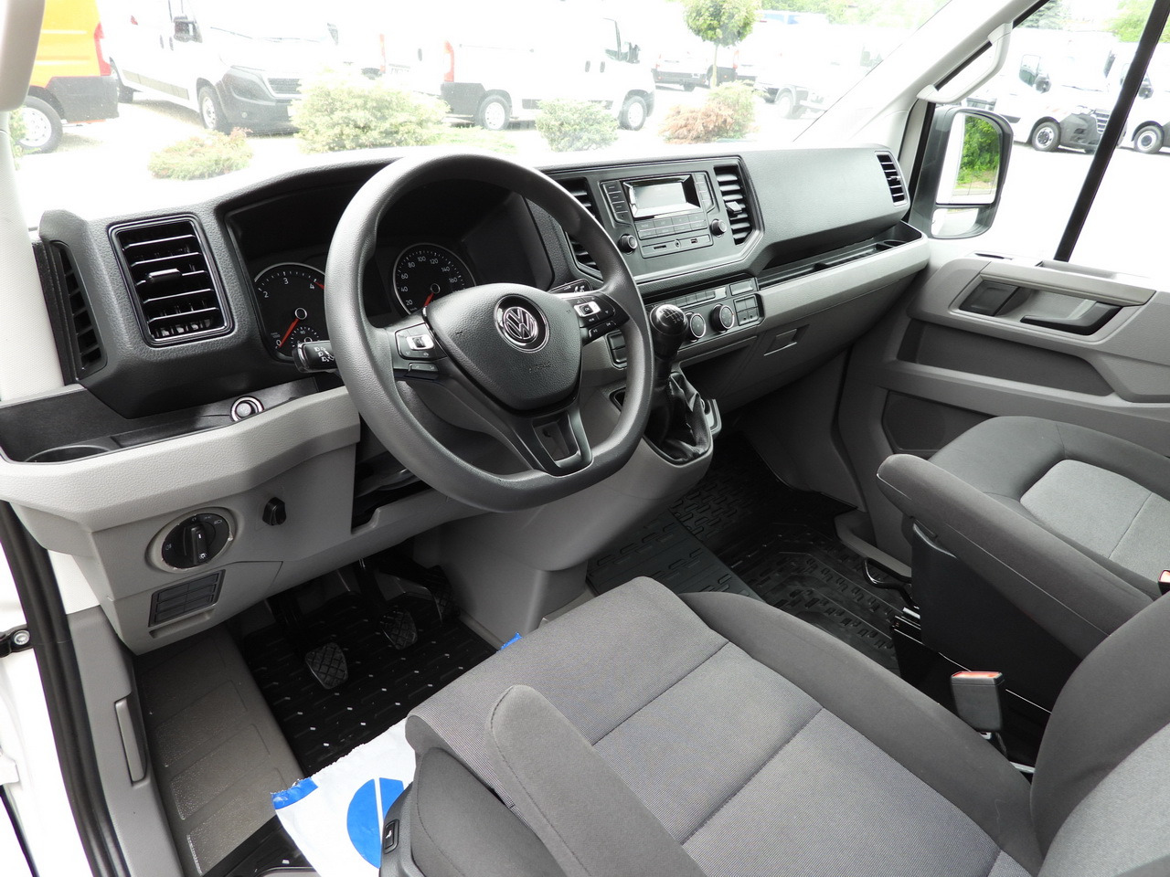 VOLKSWAGEN CRAFTER TARPAULIN 8 PALLETS CRUISE CONTROL LED LIGHTS AIR CONDITIONING 180HP - Dostavno vozilo sa ceradom: slika 2 VOLKSWAGEN CRAFTER TARPAULIN 8 PALLETS CRUISE CONTROL LED LIGHTS AIR CONDITIONING 180HP - Dostavno vozilo sa ceradom: slika 2