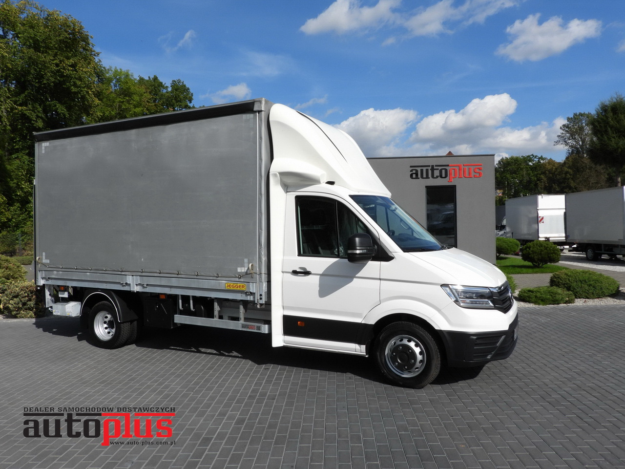 VOLKSWAGEN CRAFTER TARPAULIN LIFT 8 PALLETS CRUISE CONTROL LED LIGHTS TWIN WHEELS AIR CONDITIONING 180HP - Dostavno vozilo sa ceradom: slika 1 VOLKSWAGEN CRAFTER TARPAULIN LIFT 8 PALLETS CRUISE CONTROL LED LIGHTS TWIN WHEELS AIR CONDITIONING 180HP - Dostavno vozilo sa ceradom: slika 1