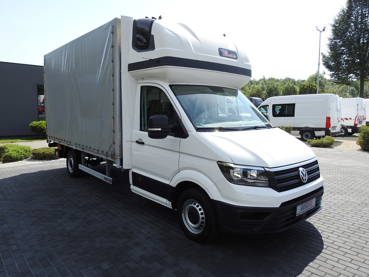 VOLKSWAGEN CRAFTER TARPAULIN LIFT 8 PALLETS WEBASTO CRUISE CONTROL 180HP - Dostavno vozilo sa ceradom: slika 4 VOLKSWAGEN CRAFTER TARPAULIN LIFT 8 PALLETS WEBASTO CRUISE CONTROL 180HP - Dostavno vozilo sa ceradom: slika 4