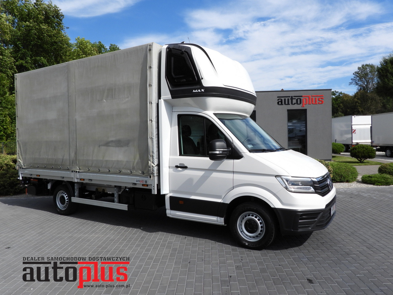 VOLKSWAGEN CRAFTER TARPAULIN LIFT 8 PALLETS WEBASTO CRUISE CONTROL LED LIGHTS AIR CONDITIONING 180HP - Dostavno vozilo sa ceradom: slika 1 VOLKSWAGEN CRAFTER TARPAULIN LIFT 8 PALLETS WEBASTO CRUISE CONTROL LED LIGHTS AIR CONDITIONING 180HP - Dostavno vozilo sa ceradom: slika 1