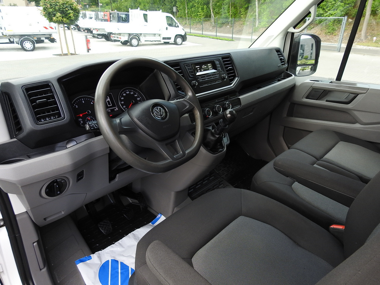 VOLKSWAGEN CRAFTER TIPPER CRUISE CONTROL 100HP - Dostavno vozilo istovarivač: slika 2 VOLKSWAGEN CRAFTER TIPPER CRUISE CONTROL 100HP - Dostavno vozilo istovarivač: slika 2