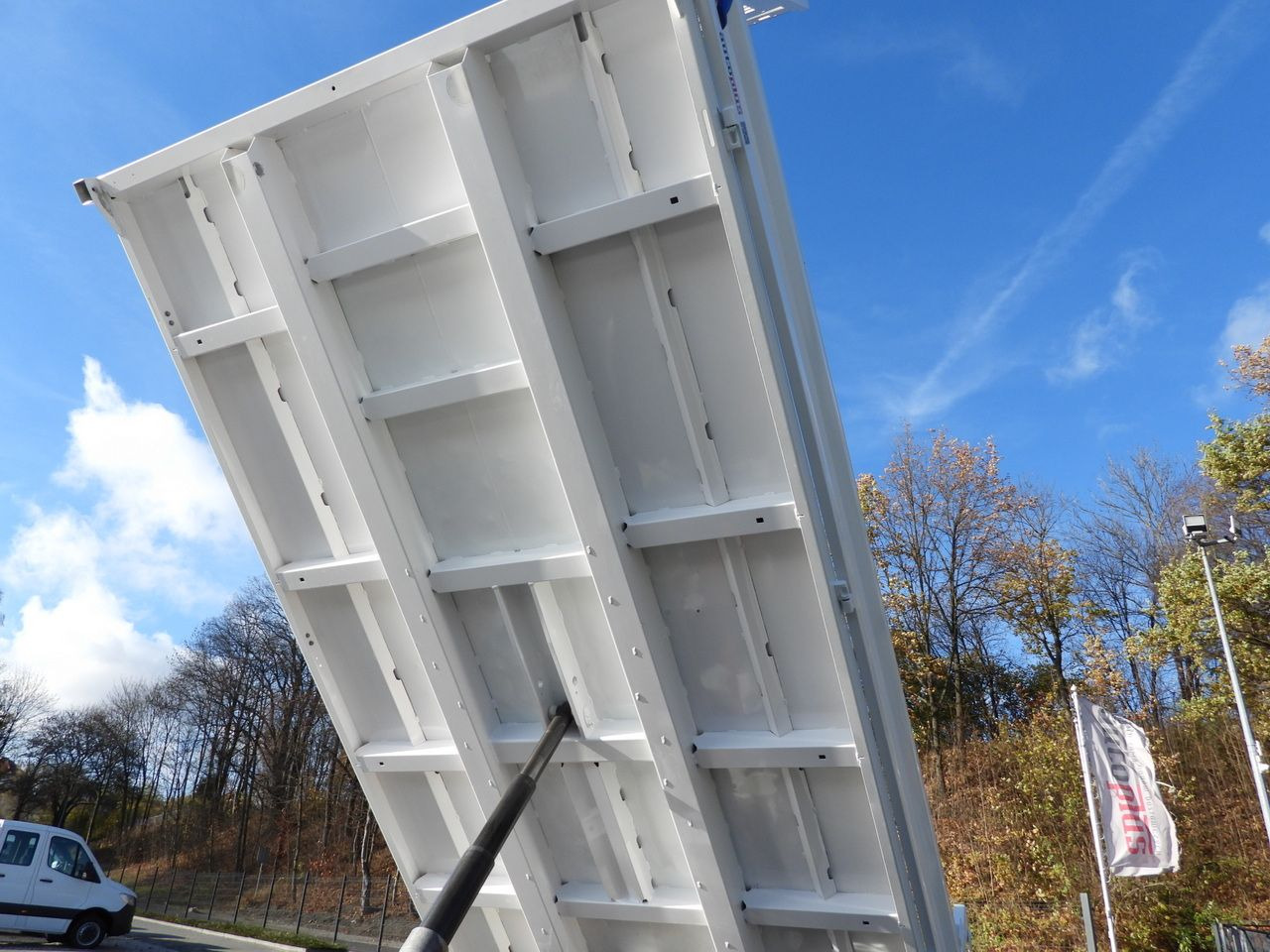 VOLKSWAGEN CRAFTER TIPPER CRUISE CONTROL NAVIGATION TWIN WHEELS AIR CONDITIONING 180HP VOLKSWAGEN CRAFTER TIPPER CRUISE CONTROL NAVIGATION TWIN WHEELS AIR CONDITIONING 180HP: slika 22 VOLKSWAGEN CRAFTER TIPPER CRUISE CONTROL NAVIGATION TWIN WHEELS AIR CONDITIONING 180HP VOLKSWAGEN CRAFTER TIPPER CRUISE CONTROL NAVIGATION TWIN WHEELS AIR CONDITIONING 180HP: slika 22