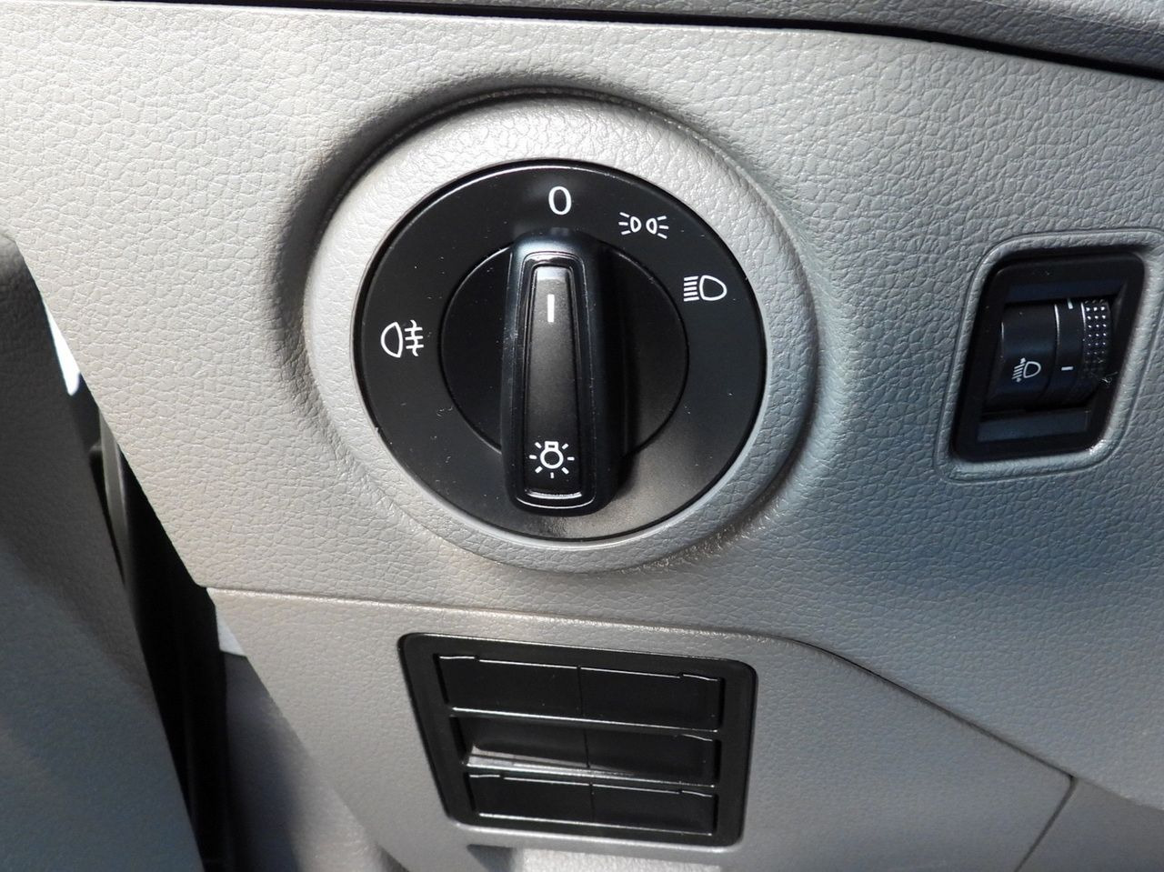 VOLKSWAGEN CRAFTER TIPPER CRUISE CONTROL NAVIGATION TWIN WHEELS AIR CONDITIONING 180HP VOLKSWAGEN CRAFTER TIPPER CRUISE CONTROL NAVIGATION TWIN WHEELS AIR CONDITIONING 180HP: slika 28 VOLKSWAGEN CRAFTER TIPPER CRUISE CONTROL NAVIGATION TWIN WHEELS AIR CONDITIONING 180HP VOLKSWAGEN CRAFTER TIPPER CRUISE CONTROL NAVIGATION TWIN WHEELS AIR CONDITIONING 180HP: slika 28