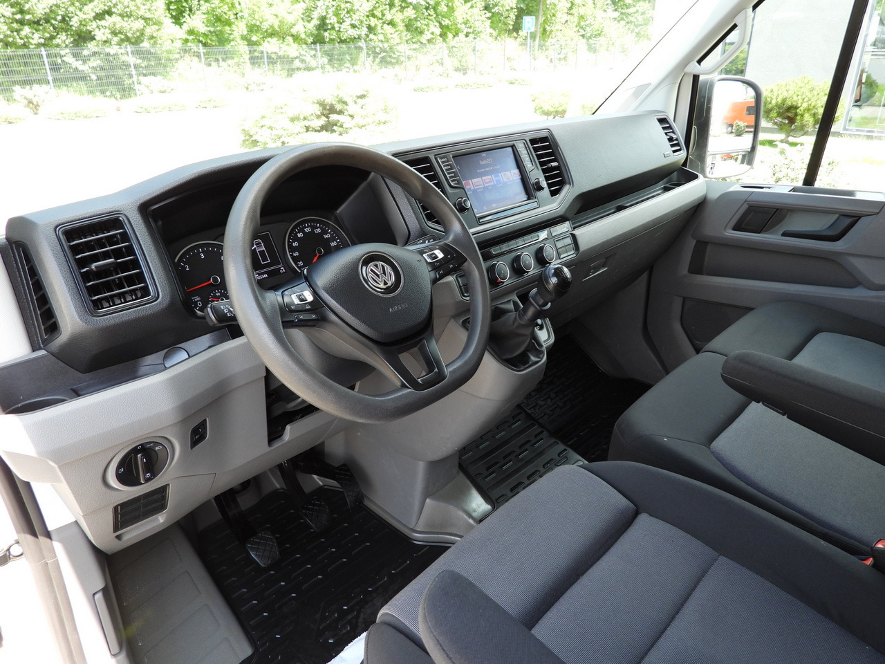 VOLKSWAGEN CRAFTER TIPPER CRUISE CONTROL TWIN WHEELS AIR CONDITIONING 180HP - Dostavno vozilo istovarivač: slika 2 VOLKSWAGEN CRAFTER TIPPER CRUISE CONTROL TWIN WHEELS AIR CONDITIONING 180HP - Dostavno vozilo istovarivač: slika 2