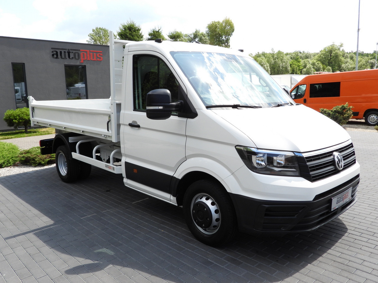 VOLKSWAGEN CRAFTER TIPPER CRUISE CONTROL TWIN WHEELS AIR CONDITIONING 180HP - Dostavno vozilo istovarivač: slika 4 VOLKSWAGEN CRAFTER TIPPER CRUISE CONTROL TWIN WHEELS AIR CONDITIONING 180HP - Dostavno vozilo istovarivač: slika 4
