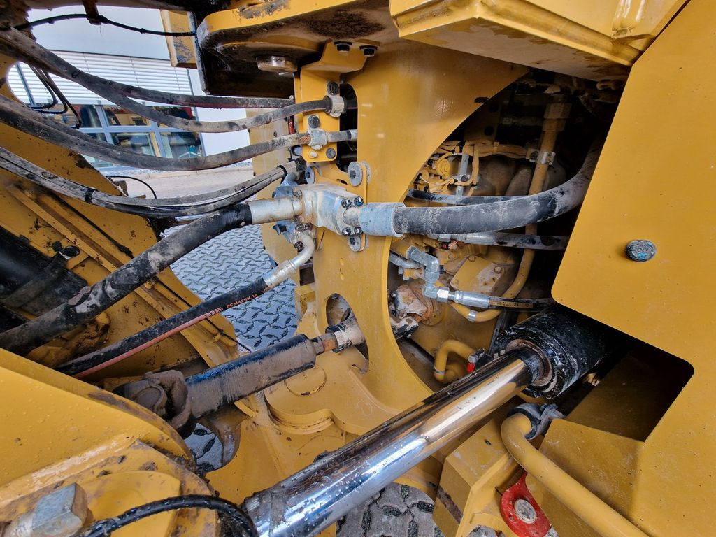 Utovarivač točkaš CAT 972MXE: slika 11