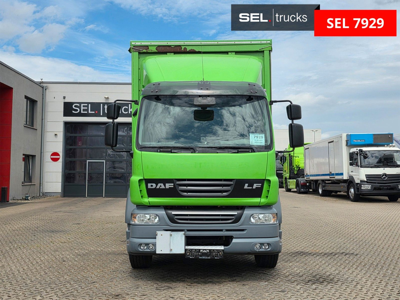 DAF FA LF 55.300 / Ladebordwand + Kofferseite - Kamion sa ceradom: slika 2 DAF FA LF 55.300 / Ladebordwand + Kofferseite - Kamion sa ceradom: slika 2