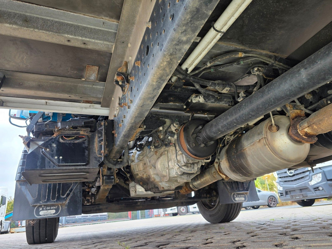 Dostavno vozilo sa zatvorenim sandukom FUSO Canter 9C18 / Ladebordwand / 3 Sitzen: slika 25