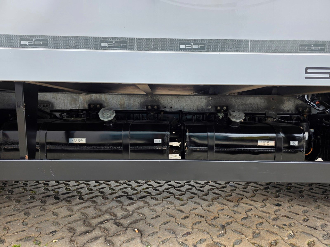 Dostavno vozilo sa zatvorenim sandukom FUSO Canter 9C18 / Ladebordwand / 3 Sitzen: slika 13