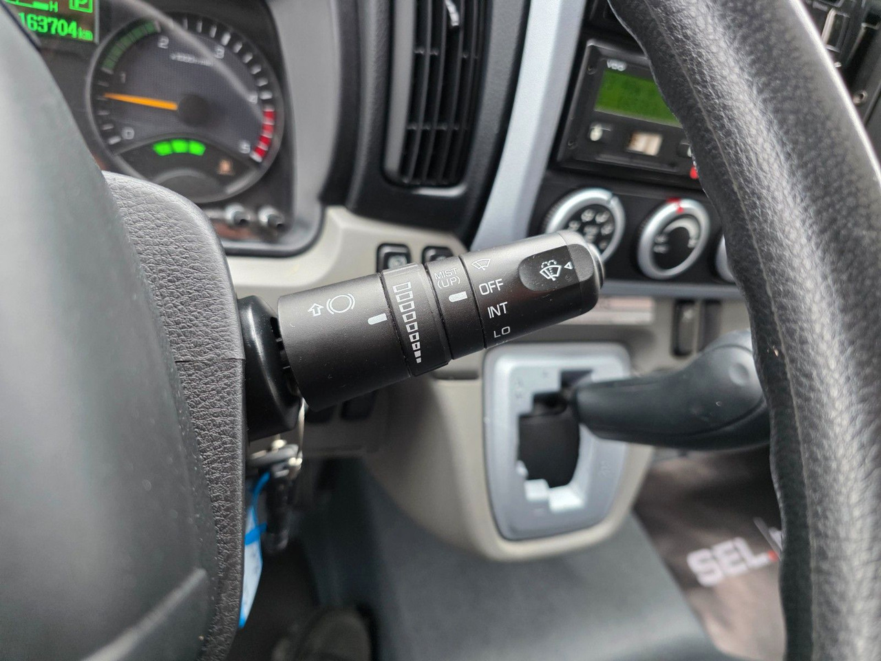 Dostavno vozilo sa zatvorenim sandukom FUSO Canter 9C18 / Ladebordwand / 3 Sitzen: slika 42