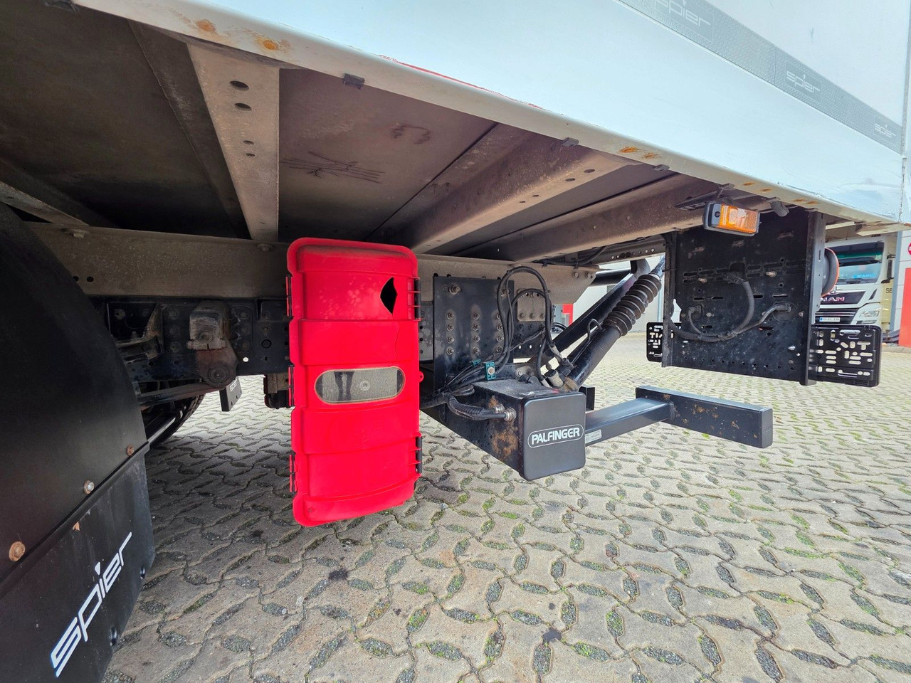 Dostavno vozilo sa zatvorenim sandukom FUSO Canter 9C18 / Ladebordwand / 3 Sitzen: slika 17