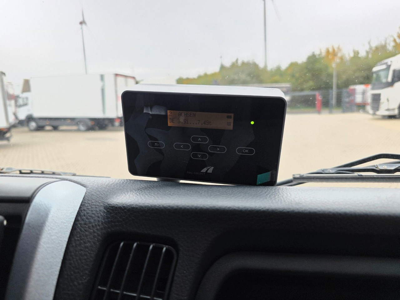 Dostavno vozilo sa zatvorenim sandukom FUSO Canter 9C18 / Ladebordwand / 3 Sitzen: slika 36