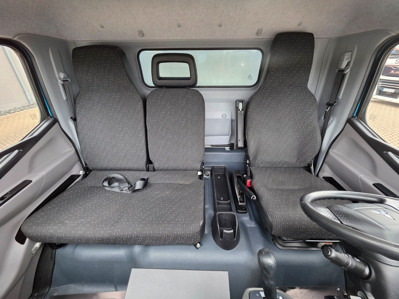 Dostavno vozilo sa zatvorenim sandukom FUSO Canter 9C18 / Ladebordwand / 3 Sitzen: slika 34