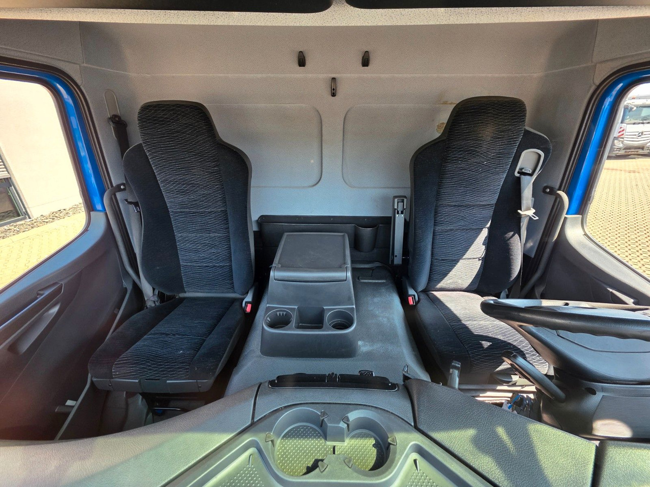 Kamion sa zatvorenim sandukom Mercedes-Benz Atego 1324 / Ladebordwand: slika 20