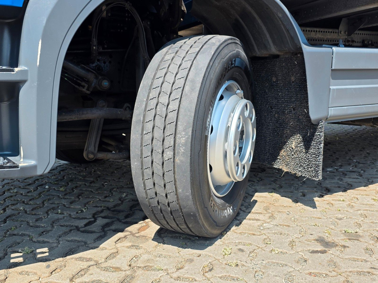 Kamion sa zatvorenim sandukom Mercedes-Benz Atego 1324 / Ladebordwand: slika 27