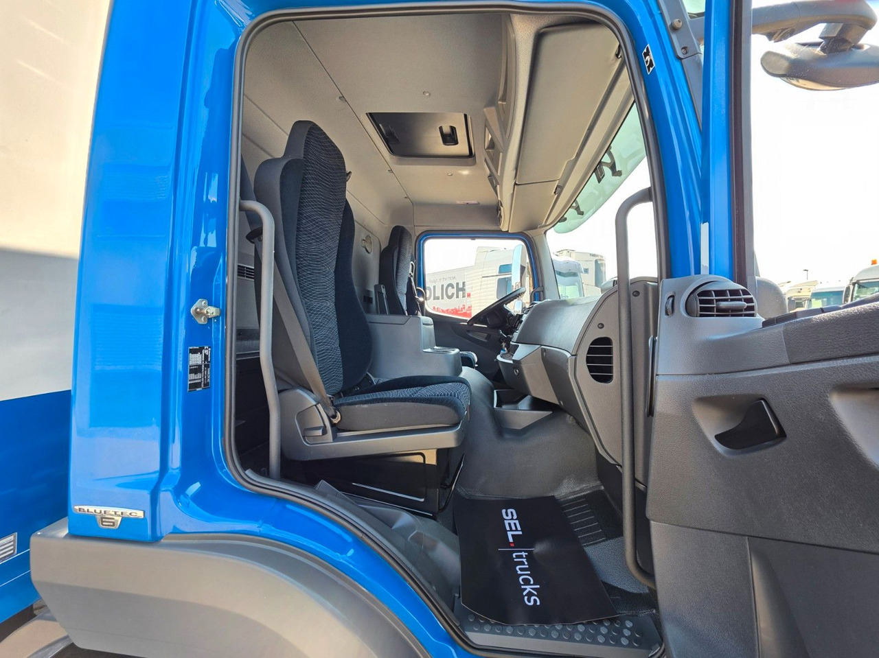 Kamion sa zatvorenim sandukom Mercedes-Benz Atego 1324 / Ladebordwand: slika 18