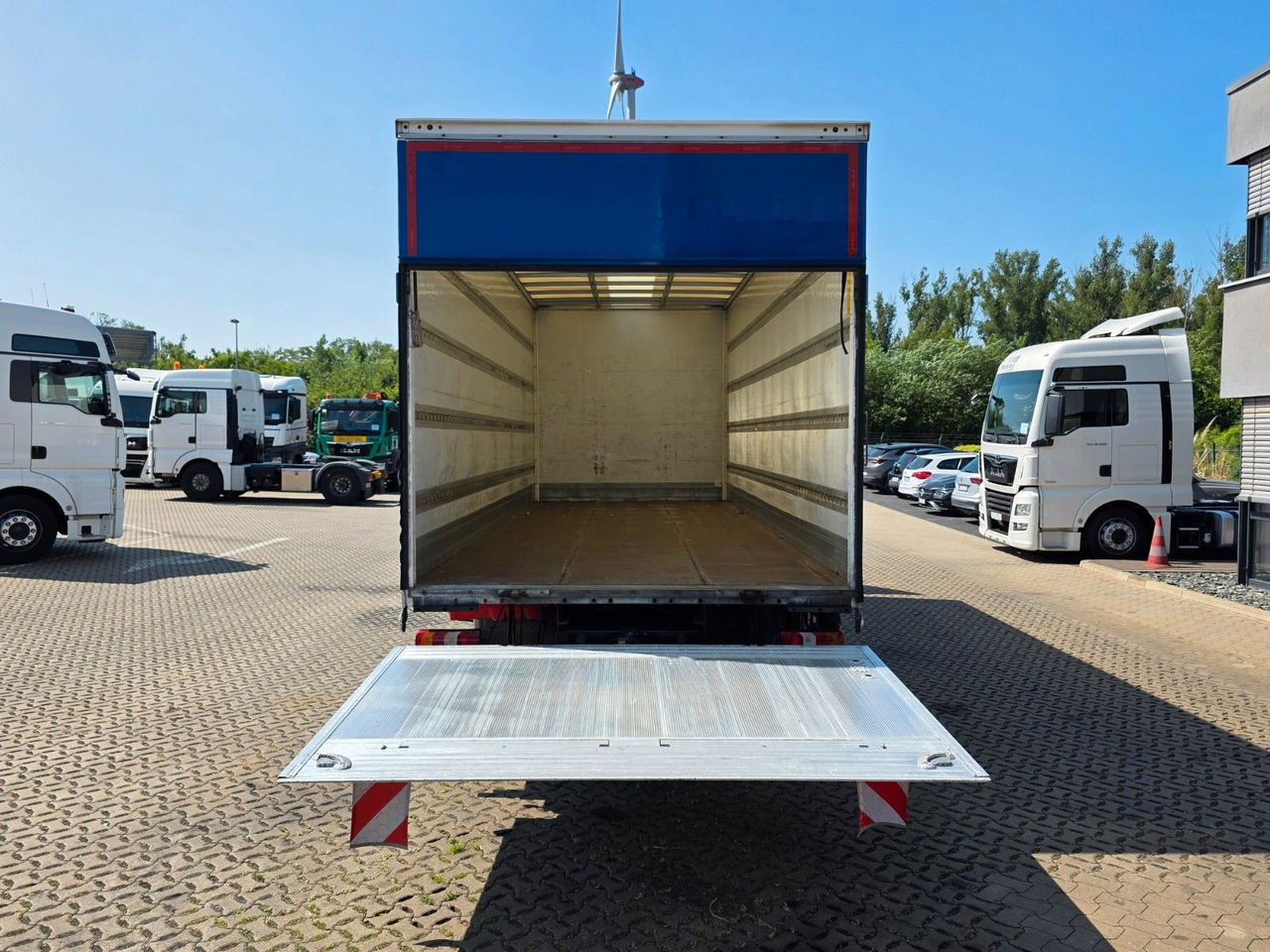 Kamion sa zatvorenim sandukom Mercedes-Benz Atego 1324 / Ladebordwand: slika 9