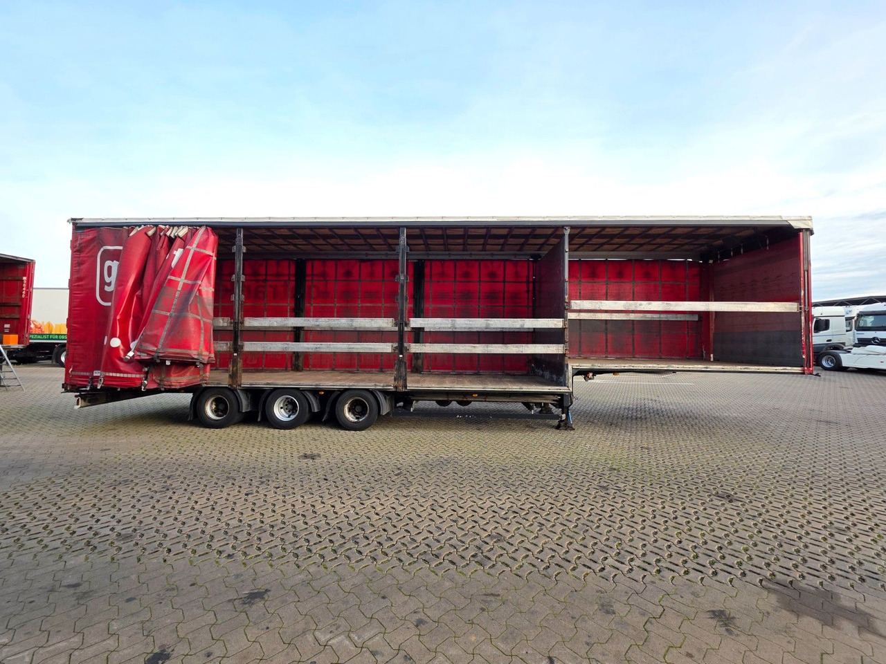 Poluprikolica za prevoz boca Schwarzmüller SJ: slika 9