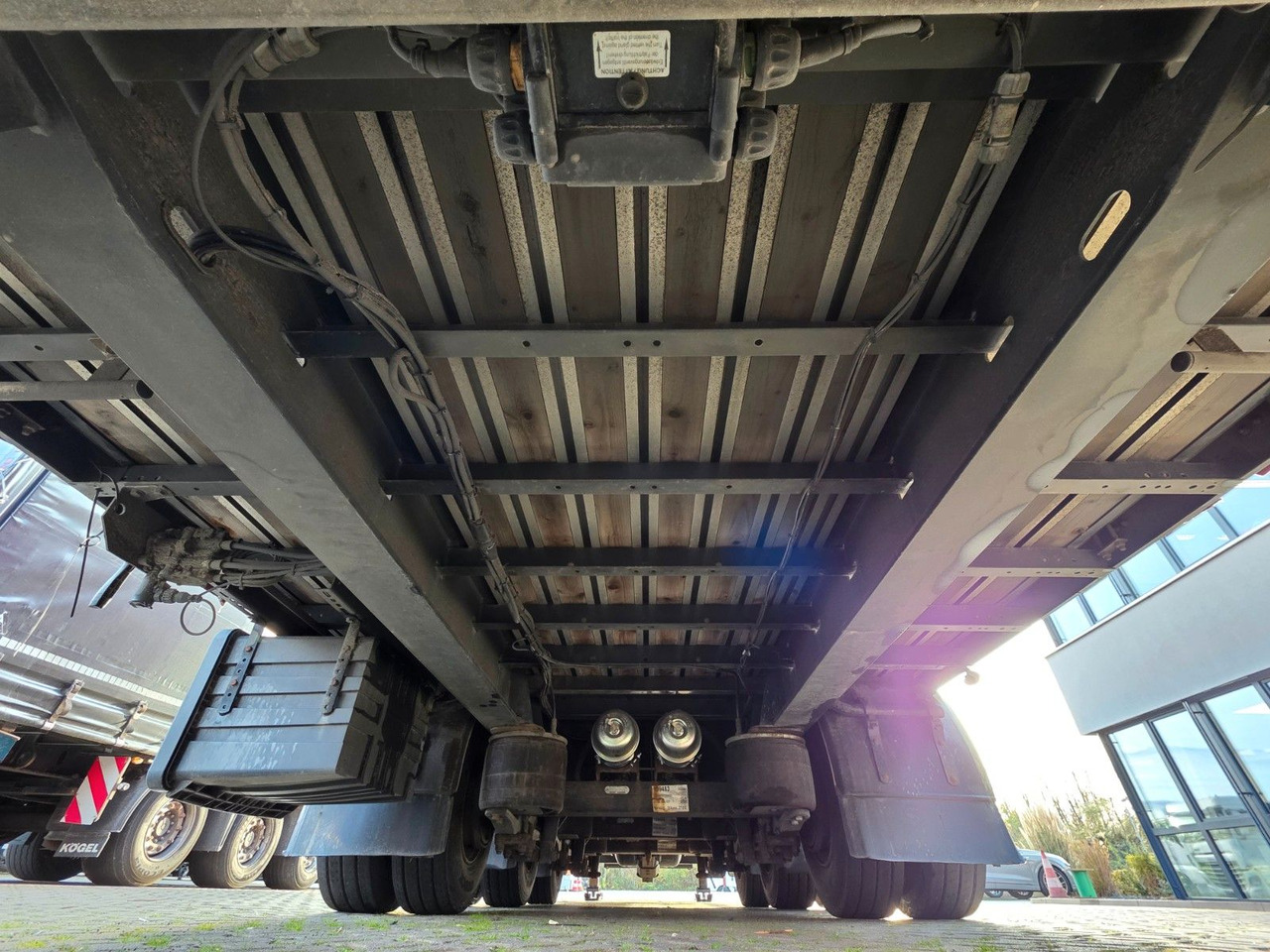 Poluprikolica za prevoz boca Schwarzmüller SJ: slika 31