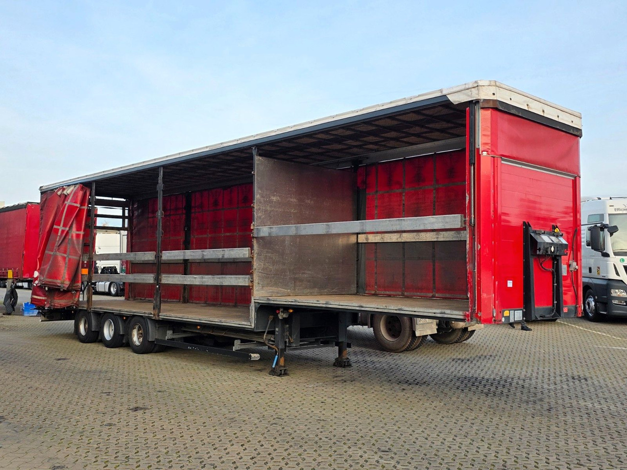 Poluprikolica za prevoz boca Schwarzmüller SJ: slika 10