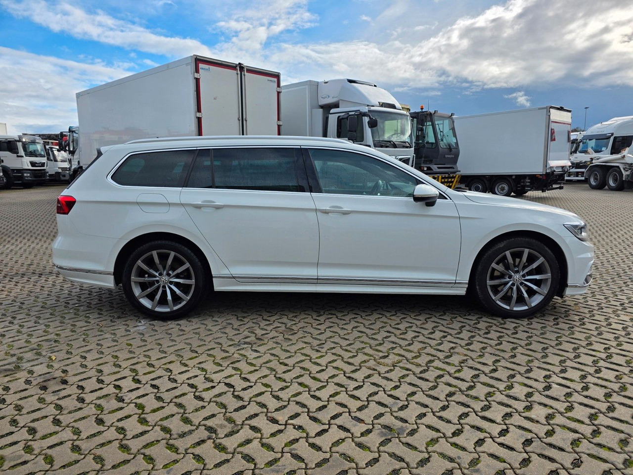 Volkswagen Passat Variant Highline BMT/Start-Stopp - Karavan: slika 4 Volkswagen Passat Variant Highline BMT/Start-Stopp - Karavan: slika 4