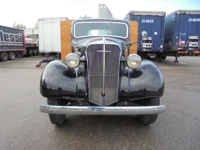 Chevrolet 1 1/2 TON FLATBED - Kamion sa tovarnim sandukom: slika 2 Chevrolet 1 1/2 TON FLATBED - Kamion sa tovarnim sandukom: slika 2