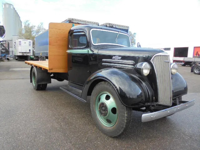 Chevrolet 1 1/2 TON FLATBED - Kamion sa tovarnim sandukom: slika 3 Chevrolet 1 1/2 TON FLATBED - Kamion sa tovarnim sandukom: slika 3