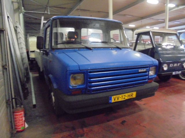DAF 400 400 - Kamion sa tovarnim sandukom: slika 3 DAF 400 400 - Kamion sa tovarnim sandukom: slika 3
