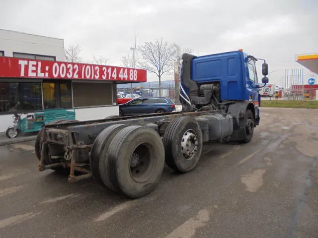 DAF CF 75.250 6X2 - Kamion sa golom šasijom i zatvorenom kabinom: slika 4 DAF CF 75.250 6X2 - Kamion sa golom šasijom i zatvorenom kabinom: slika 4