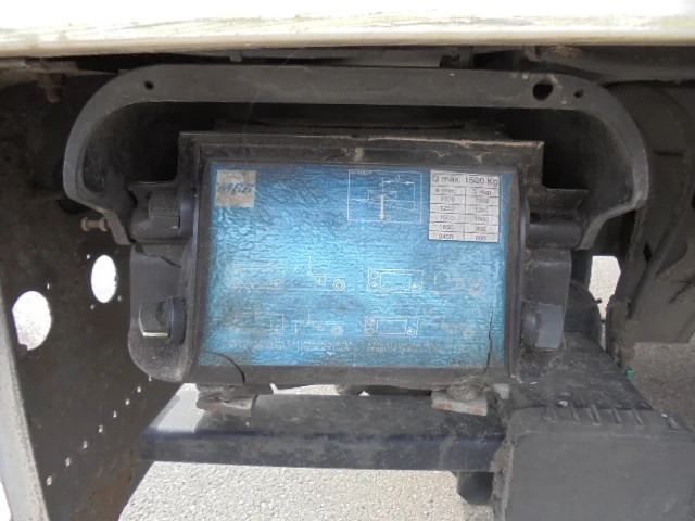 Kamion sa zatvorenim sandukom DAF LF 220: slika 8