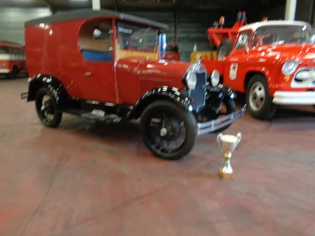 Kamion sa golom šasijom i zatvorenom kabinom International D 30 4 TONNER: slika 13 Kamion sa golom šasijom i zatvorenom kabinom International D 30 4 TONNER: slika 13