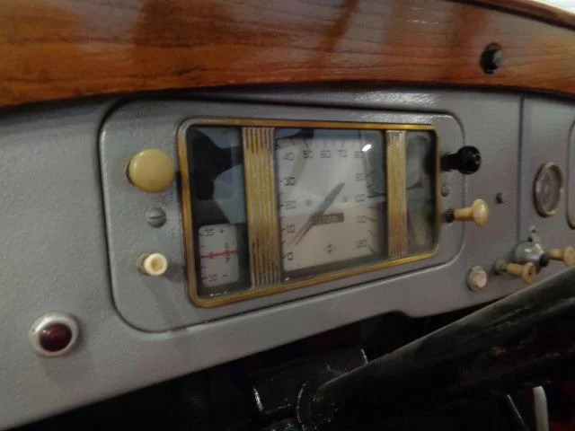 Kamion sa golom šasijom i zatvorenom kabinom International D 30 4 TONNER: slika 9 Kamion sa golom šasijom i zatvorenom kabinom International D 30 4 TONNER: slika 9