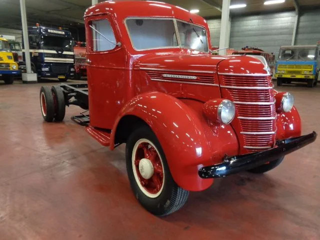 International D 30 4 TONNER - Kamion sa golom šasijom i zatvorenom kabinom: slika 2 International D 30 4 TONNER - Kamion sa golom šasijom i zatvorenom kabinom: slika 2