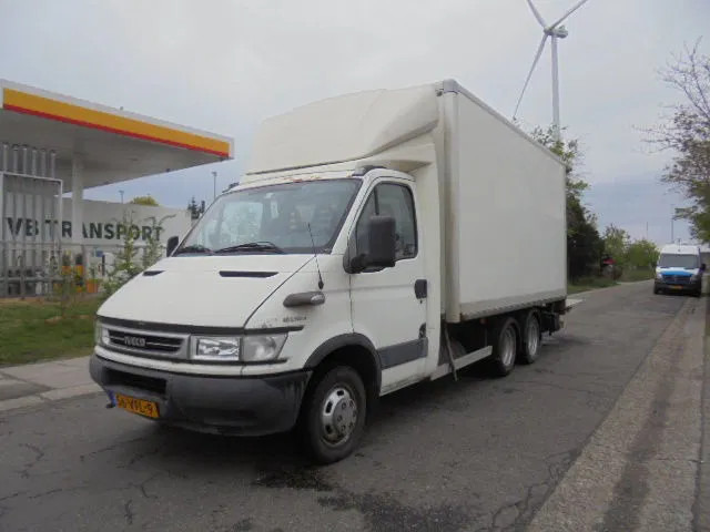Iveco Daily 40 C14 HPI TREKKER OPLEGGER - Dostavno vozilo sa zatvorenim sandukom, Dostavno vozilo sa duplom kabinom: slika 1 Iveco Daily 40 C14 HPI TREKKER OPLEGGER - Dostavno vozilo sa zatvorenim sandukom, Dostavno vozilo sa duplom kabinom: slika 1
