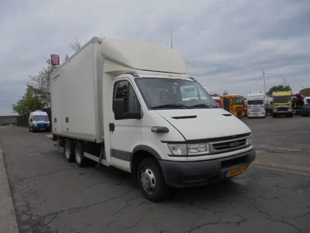 Iveco Daily 40 C14 HPI TREKKER OPLEGGER - Dostavno vozilo sa zatvorenim sandukom, Dostavno vozilo sa duplom kabinom: slika 3 Iveco Daily 40 C14 HPI TREKKER OPLEGGER - Dostavno vozilo sa zatvorenim sandukom, Dostavno vozilo sa duplom kabinom: slika 3