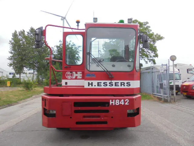 MOL YM 225/4X2 40 KM/H - Terminalni traktor: slika 2 MOL YM 225/4X2 40 KM/H - Terminalni traktor: slika 2