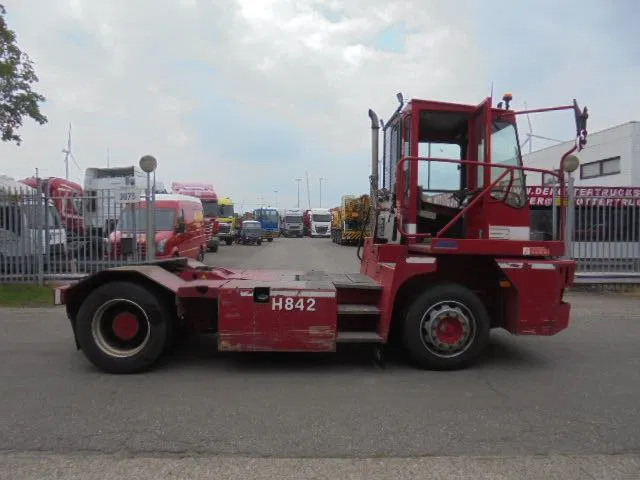 MOL YM 225/4X2 40 KM/H - Terminalni traktor: slika 4 MOL YM 225/4X2 40 KM/H - Terminalni traktor: slika 4