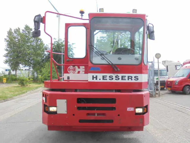 MOL YM225/4X2 40KM/H - Terminalni traktor: slika 2 MOL YM225/4X2 40KM/H - Terminalni traktor: slika 2