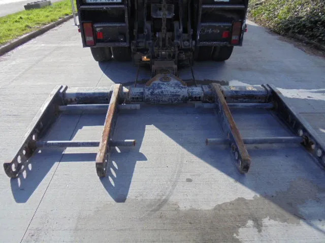 Šlep vozilo Mercedes-Benz 2435 S/6X2/4 + ROBSON DRIVE: slika 19