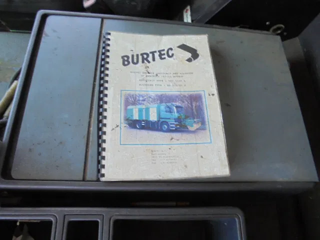 Kamion cisterna Mercedes-Benz Actros 1831 1831 Bitumensprayer: slika 17 Kamion cisterna Mercedes-Benz Actros 1831 1831 Bitumensprayer: slika 17