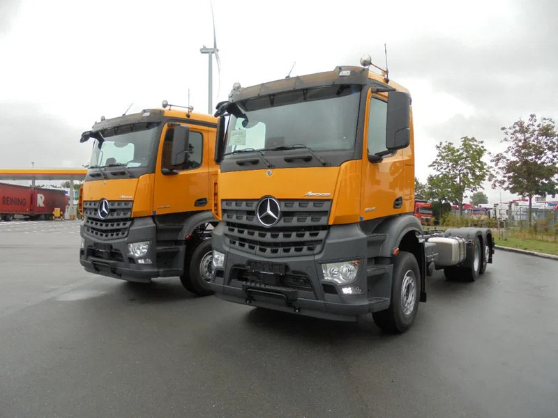 Mercedes-Benz Arocs 2848 6X2 NEW DEMO - Kamion sa golom šasijom i zatvorenom kabinom: slika 1 Mercedes-Benz Arocs 2848 6X2 NEW DEMO - Kamion sa golom šasijom i zatvorenom kabinom: slika 1